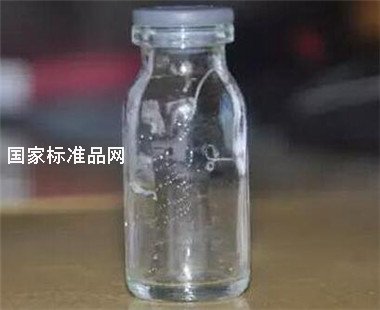 老太眼內(nèi)8條活蟲
